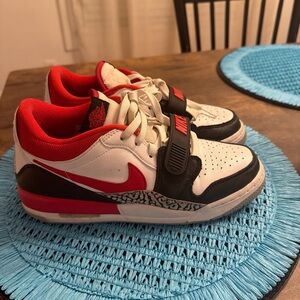 Nike Jordan Legacy 312 Low GS Boys Shoes